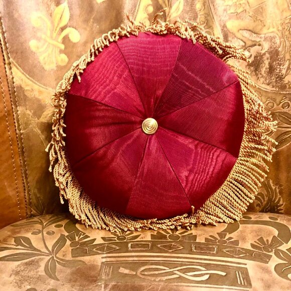 NWT SWEET DREAMS Designer Tufted 8" Round Accent Pillow in Burg\Gold Moire - Picture 3 of 4